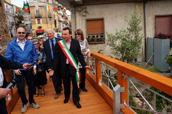 Lamezia, sindaco Speranza inaugura nuova passerella pedonale su ponte Sant'Antonio 