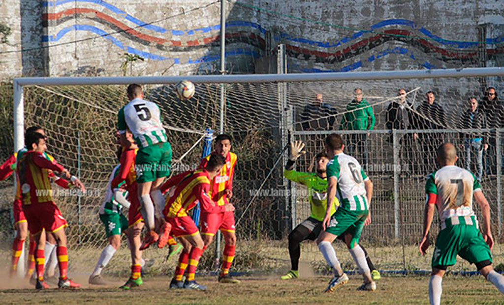 Ennesimo pari nella storia dei derby tra giallorossi e biancoverdi. Le dichiarazioni post-gara dei due tecnici