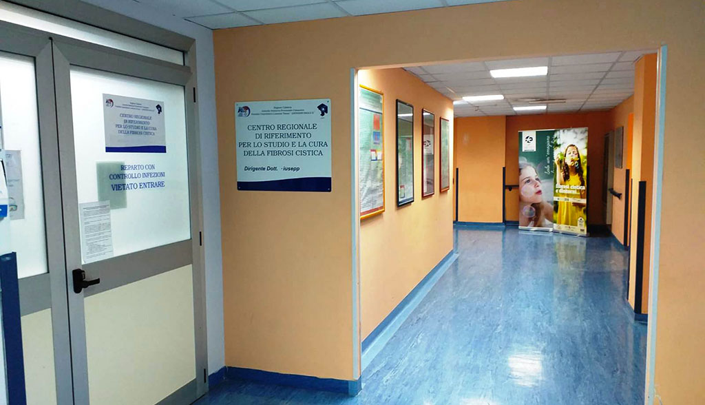 Donna affetta da fibrosi cistica partorisce all'ospedale di Lamezia: "Evento straordinario"