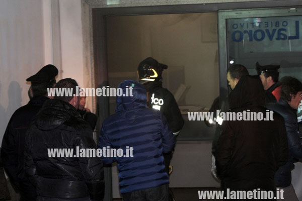 Lamezia: In fiamme sede Obiettivo Lavoro in piazza della Repubblica