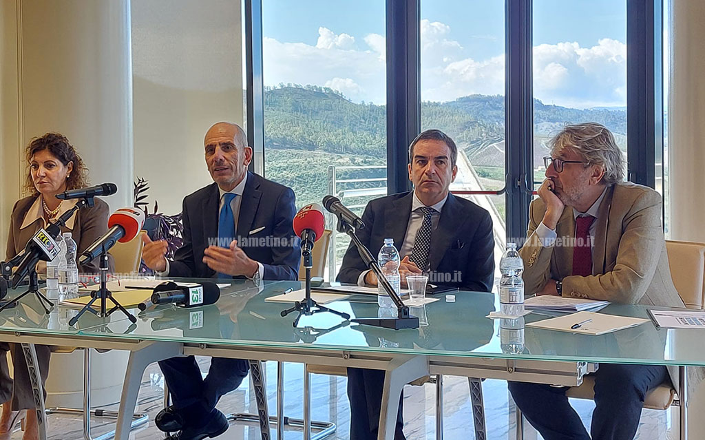 Sanità, Occhiuto chiude accordo con Gdf per controllo conti e su personale: "Saranno assunte 2.589 figure" - Video