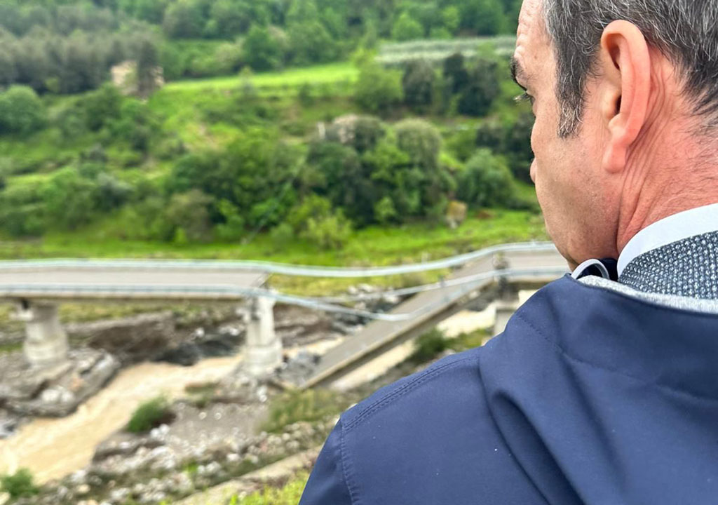 Crollo viadotto, sopralluogo di Occhiuto: "No isolamento per questo territorio, Procura accerterà responsabilità"