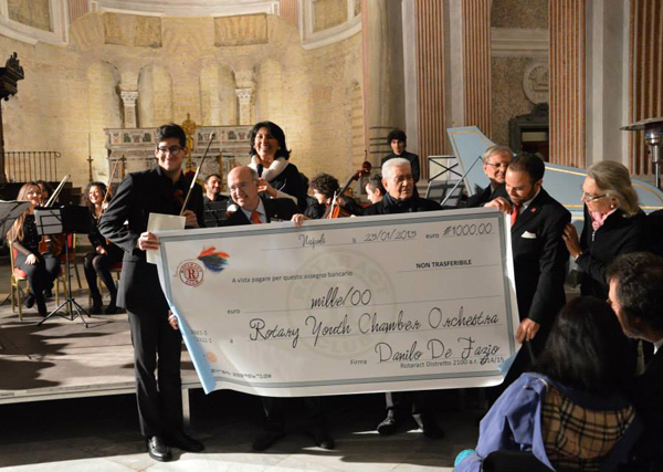 Distretto Rotaract 2100 dona borsa di studio a orchestrale della Rotary Youth Chamber Orchestra