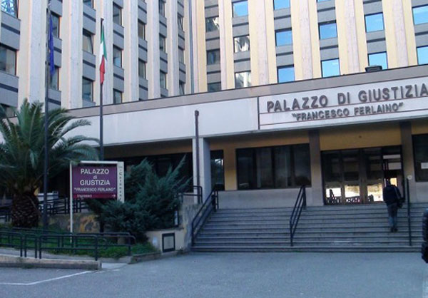 Abusi su pazienti oncologici a Catanzaro, giudizio immediato per infermiere 