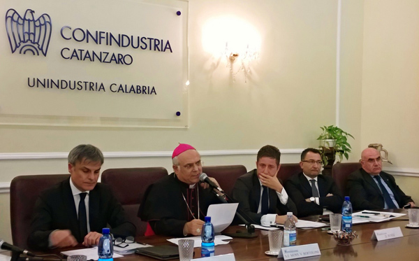 ok-unindustria-2-presidenti-con-mons.-bertolone.jpg