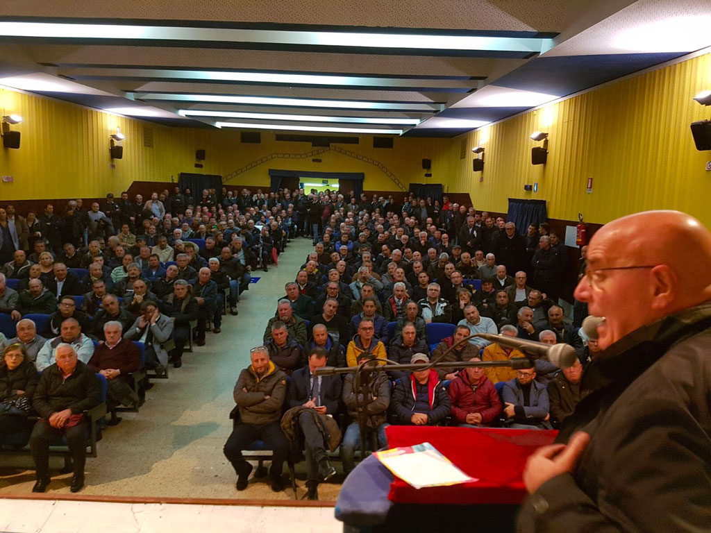 Oliverio incontra a Cosenza lavoratori forestali: "200 milioni per settore"
