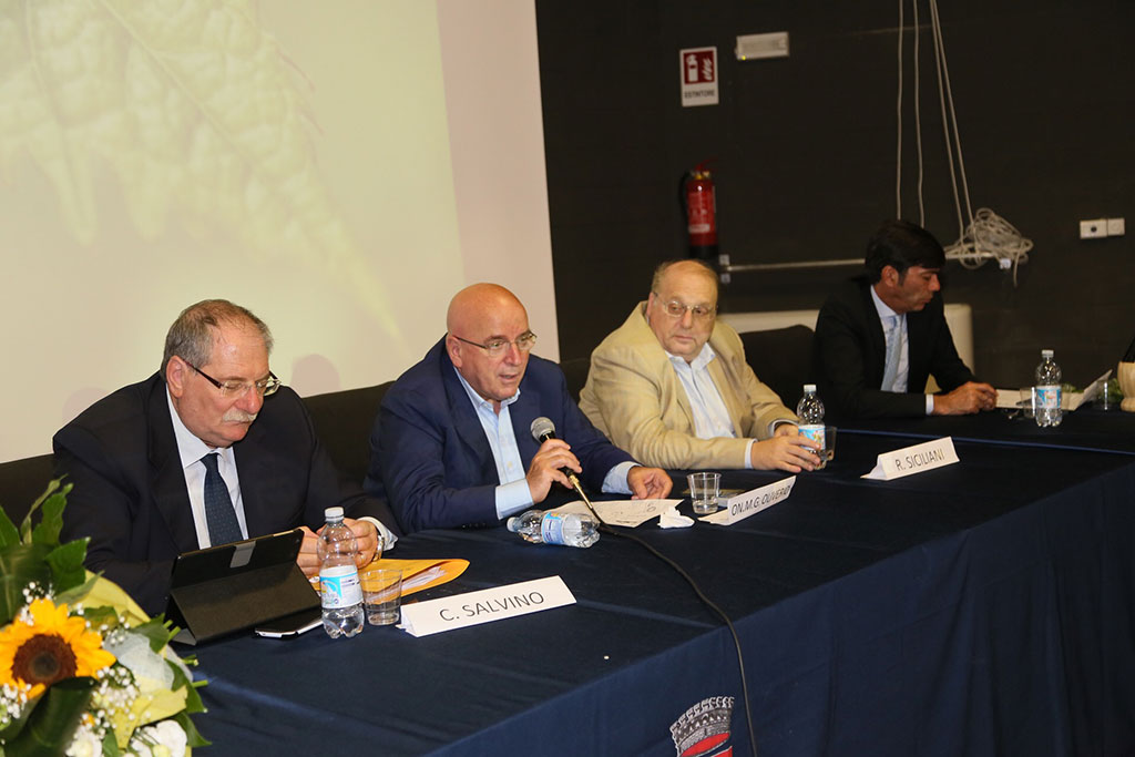 Oliverio a Cirò Marina per parlare del futuro della vitivinicoltura calabrese