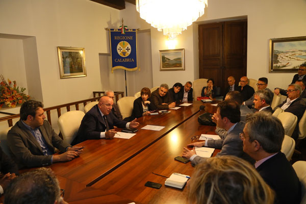 Presentato a Oliverio il 'Patto per la Calabria' 