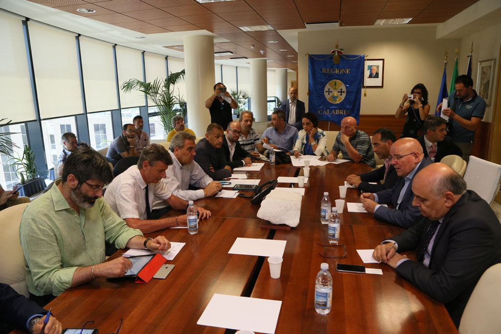Forestazione, Oliverio incontra sindacati: agire in sinergia