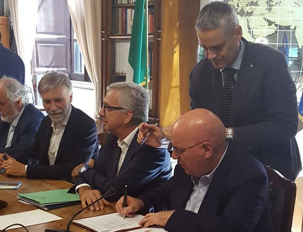 Regione, Oliverio e Delrio firmano il protocollo per la ciclovia della Magna Grecia