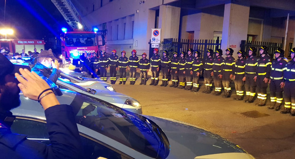 Esplode cascina nell'Alessandrino, l'omaggio di cittadini e forze dell'ordine alle tre vittime
