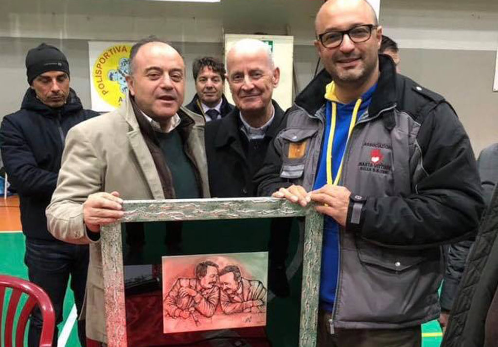 "Basta vittime sulla SS106" omaggia Gratteri con opera raffigurante Falcone e Borsellino 