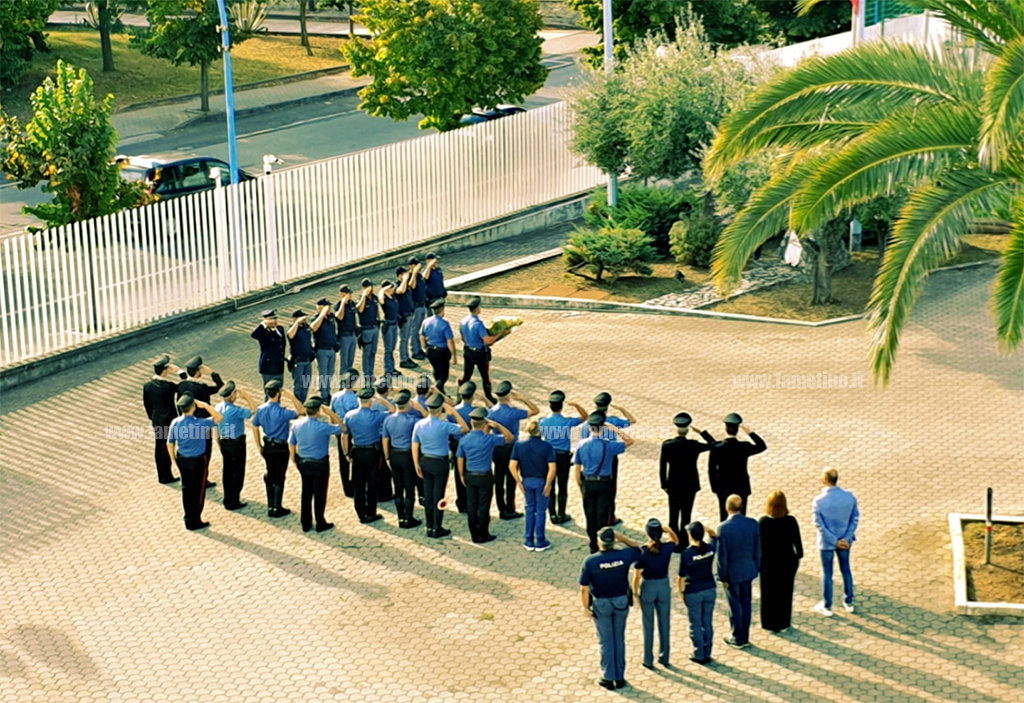Lamezia, agenti di Polizia uccisi a Trieste: omaggio dei Carabinieri e Guardia di Finanza al Commissariato cittadino - VIDEO