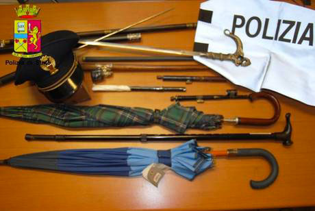 Calabria: Ombrelli e bastoni trasformati in armi da sparo, un arresto