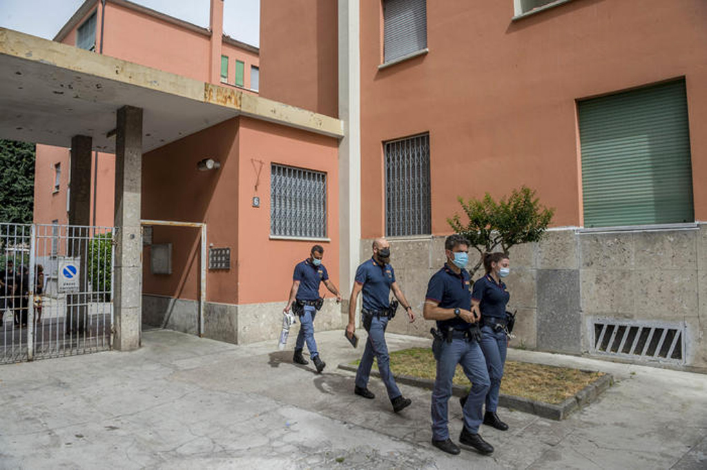 Calabrese uccide fratello a coltellate davanti alla madre a Milano
