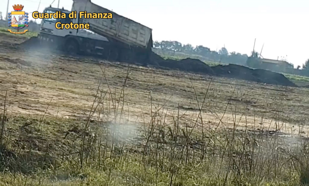 Operazione “Erebo Lacinio” a Crotone, scoperta frode nel settore delle energie rinnovabili per oltre 14 milioni: 6 indagati - VIDEO