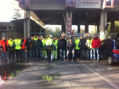 Rientrata protesta lavoratori Italcementi di Castrovillari