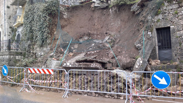 Calabria: Operaio schiacciato da muro, è grave