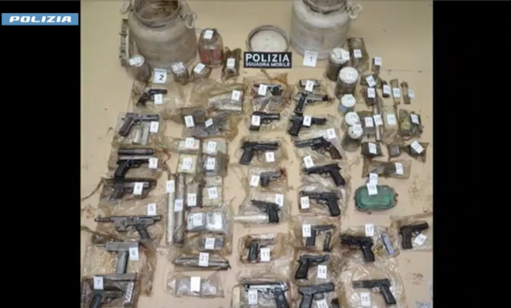 Traffico di droga e armi con aggravante mafiosa, fermi per 20 indagati a Catanzaro - Video
