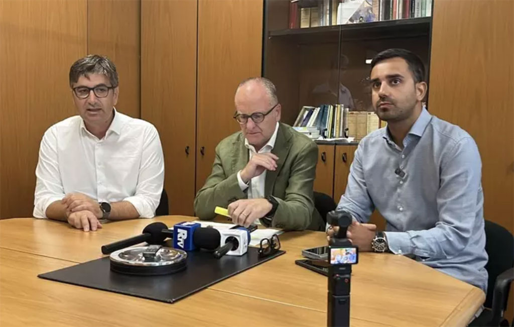 opposizione.06.32_aa038.jpg