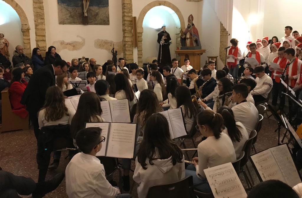 Esordio dell'orchestra "Juvenilia” nella chiesta di San Nicola a Maida
