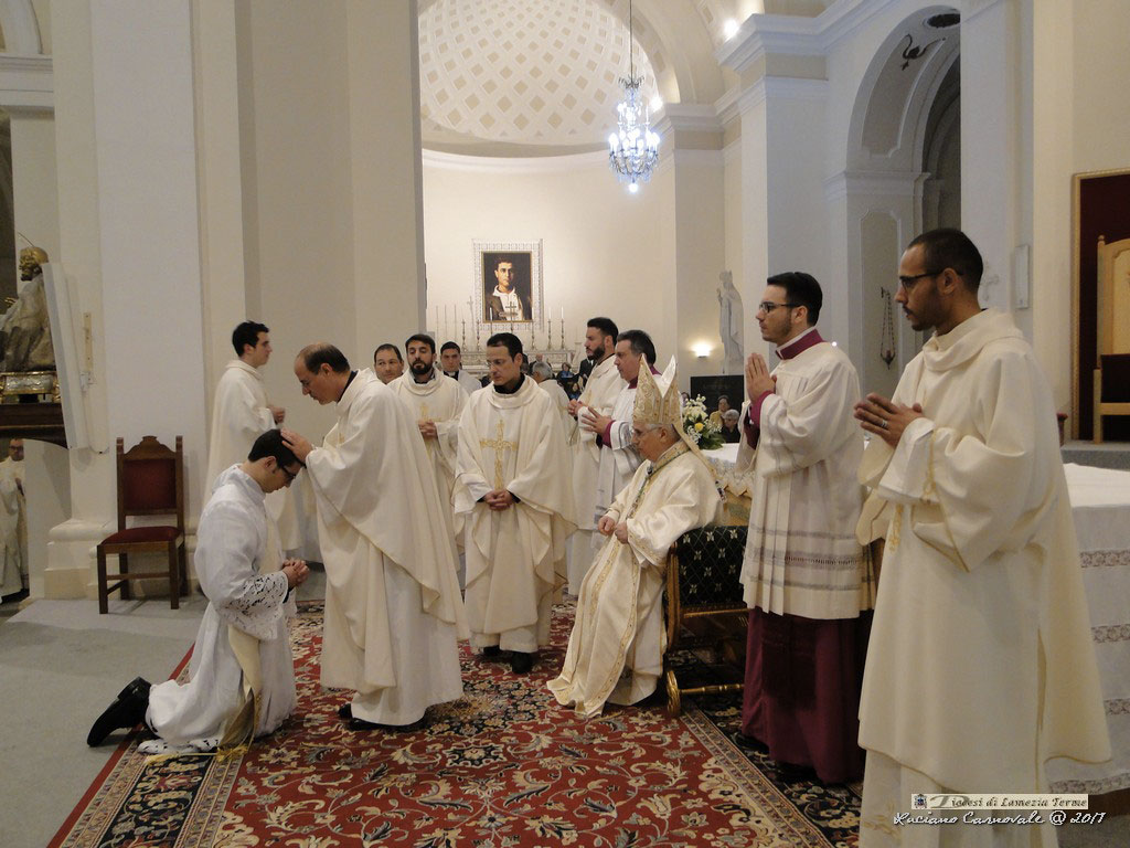 Vescovo Cantafora ha ordinato sacerdote il giovane lametino Marco Mastroianni