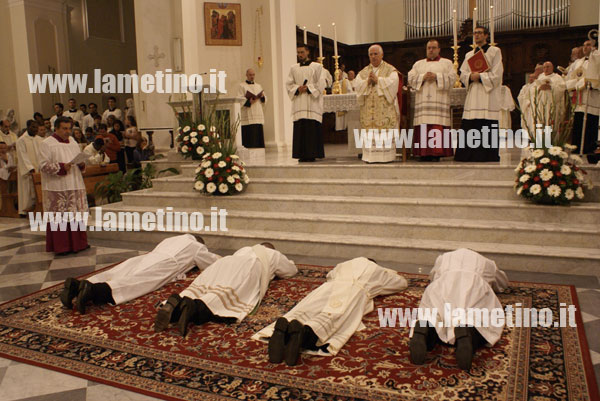Lamezia: Vescovo presiede messa d'ordinazione per due presbiteri e due diaconi