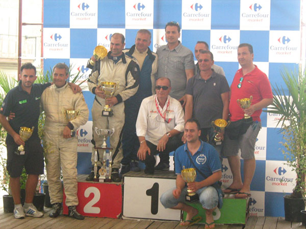 organizzatore-Enzo-Rizzo-con-i-primi-10-MiniCar---Trofeo-Giuseppe-Mercuri.jpg