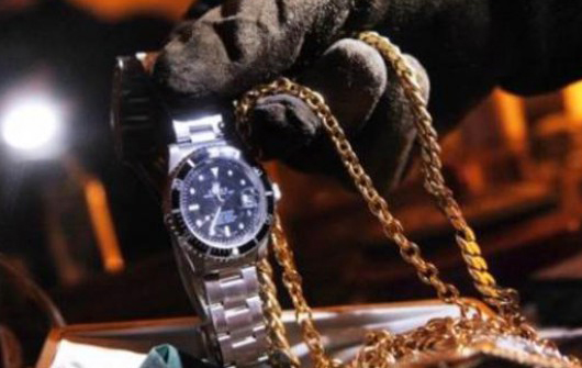 Rubano orologi per 10mila euro, 2 arresti a Castrovillari