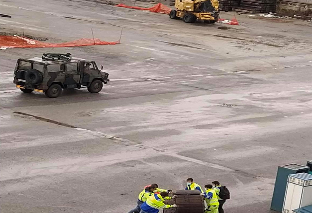 Covid, a Cosenza prosegue allestimento ospedale militare da campo