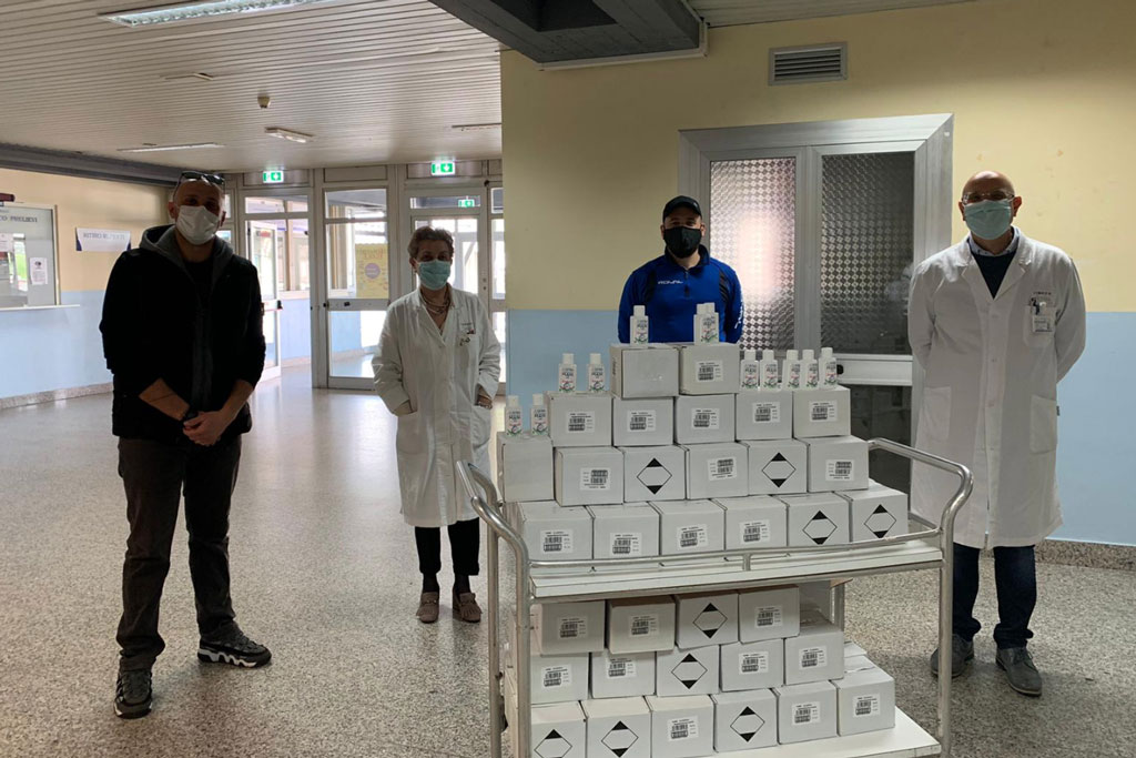 Infermieri donano 1600 igienizzanti per le mani a ospedale Lamezia e al Pugliese Ciaccio