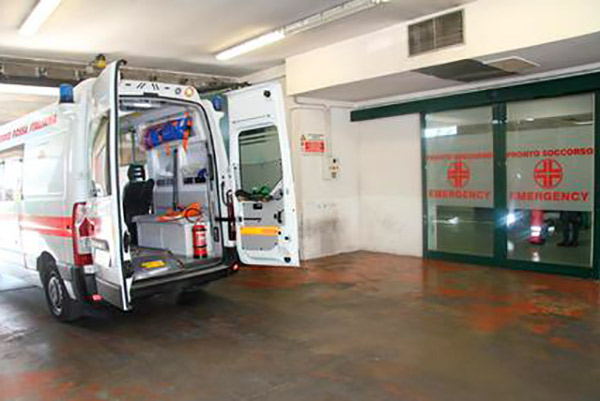 Cade mentre è in vacanza, bimbo tedesco salvato all'ospedale di Terni: nell'equipe medico lametino