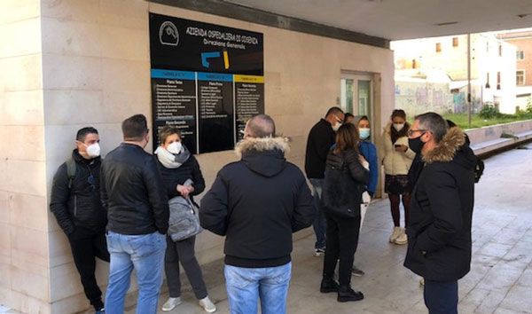 Concorso bloccato, sit-in Oss davanti ospedale Cosenza 