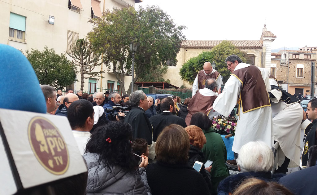 Lamezia, il pellegrinaggio della reliquia di San Francesco di Paola in Australia su Padre Pio Tv l'8 marzo