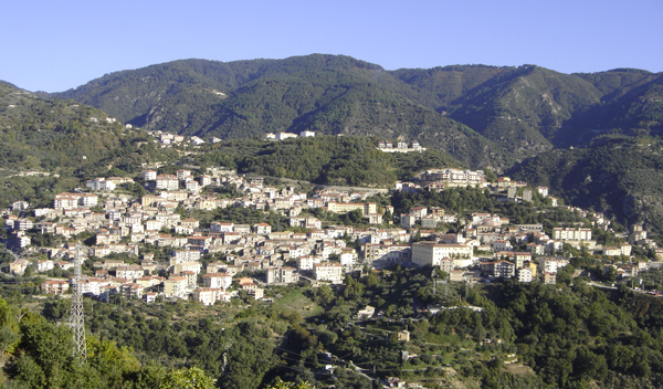 Covid, casi in aumento a Taverna: bar chiusi dalle 20 