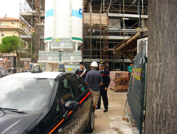 Danneggiati mezzi per lavori palazzetto sport Petilia