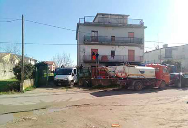 Migranti, sgomberata palazzina occupata abusivamente a Corigliano Rossano