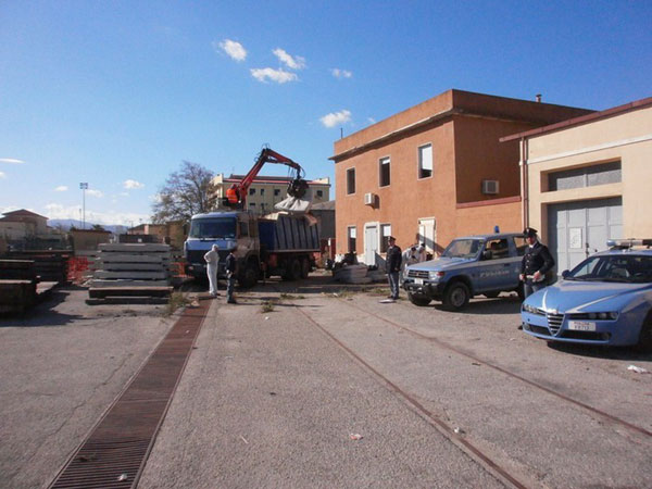 Calabria: Palazzina Fs occupata abusivamente sgomberata da polizia