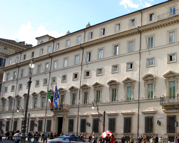Governatori centrodestra chiedono certezze da Governo su riaperture, Boccia: "Regioni avranno linee guida"