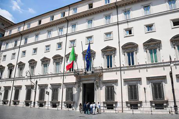 Coronavirus, critiche alle norme su fase 2 dalle opposizioni e dai vescovi