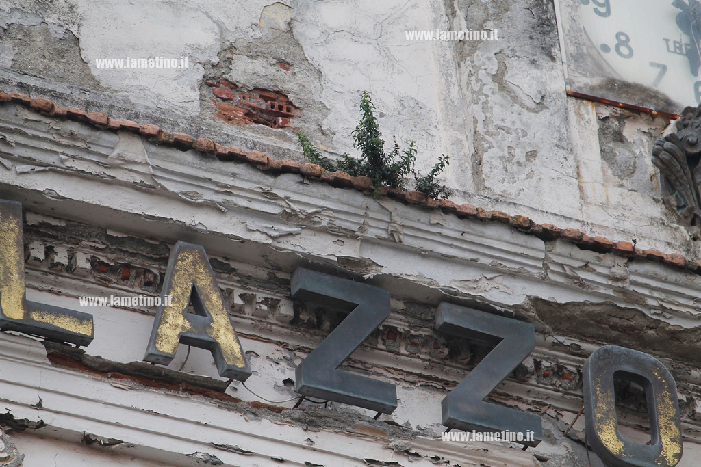 palazzo-citta-lamezia-degrado-1.jpg