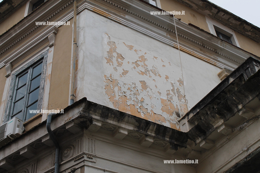palazzo-citta-lamezia-degrado-2.jpg