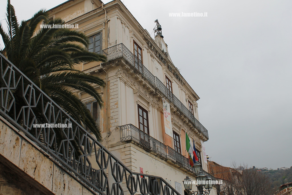 palazzo-citta-lamezia-degrado-3.jpg