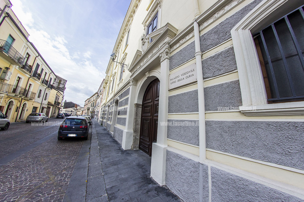 Violenze in asilo, la chiesa di Lamezia: "Profonda indignazione, noi vicini alle vittime"