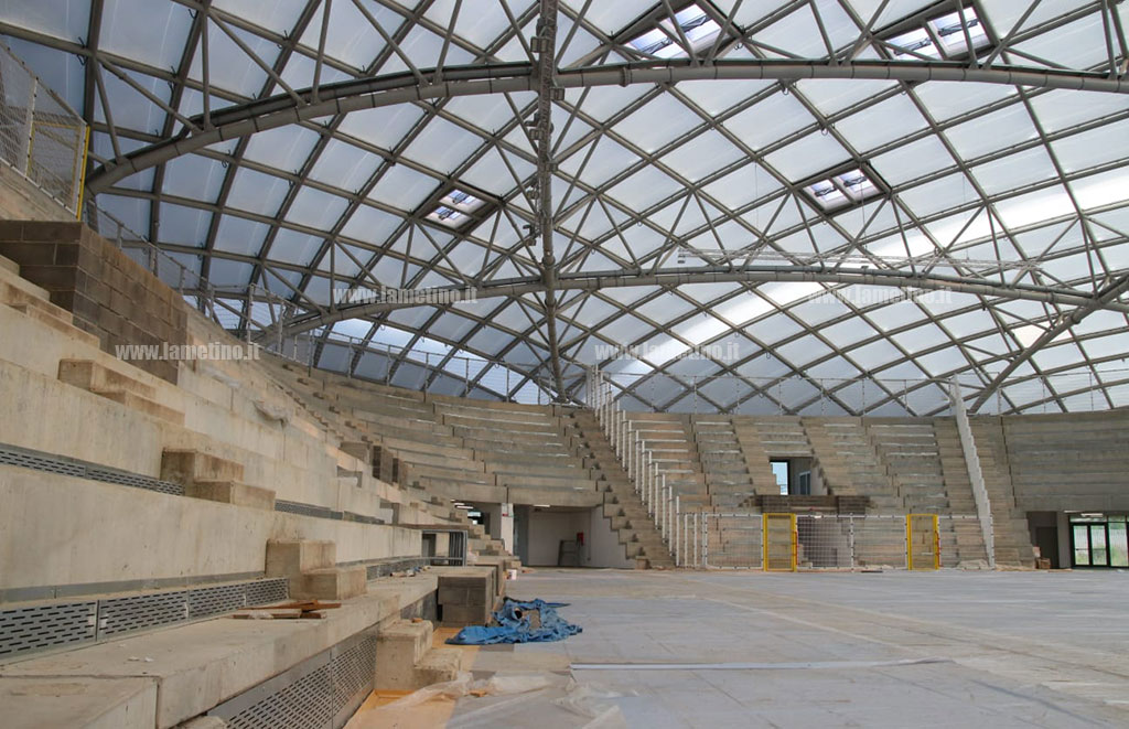 Lamezia, furto di materiale elettrico al nuovo Palasport: indagini dei carabinieri