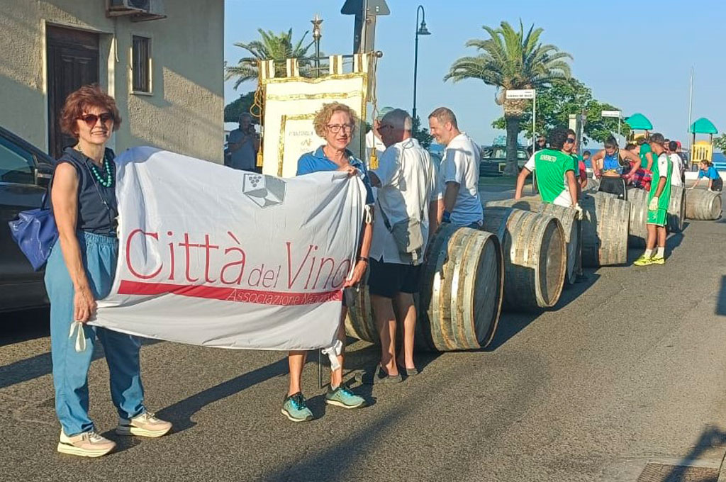palio-Bianco-Sfilata-squadre-2024_5d58f.jpg