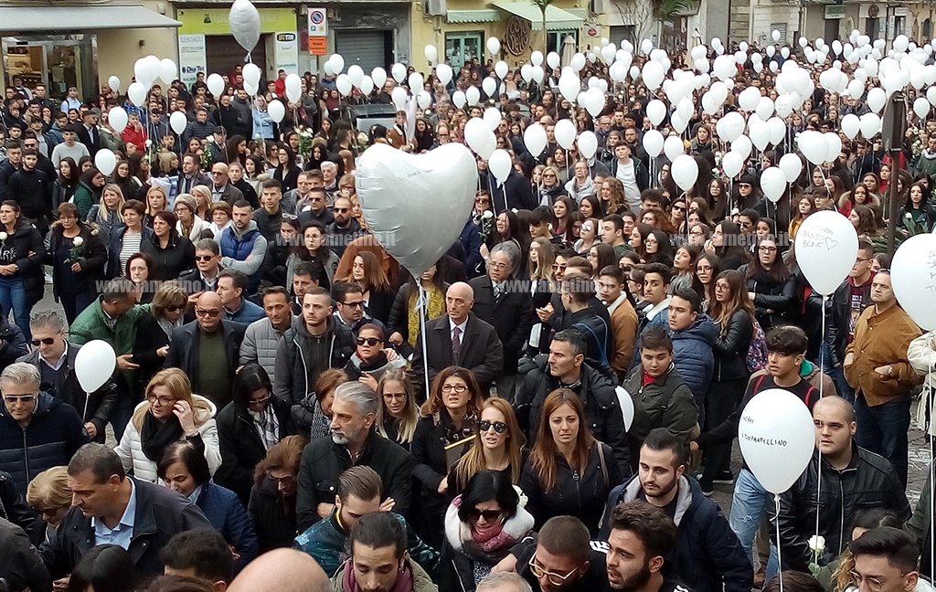 palloncini-bianchi-19112018.jpg