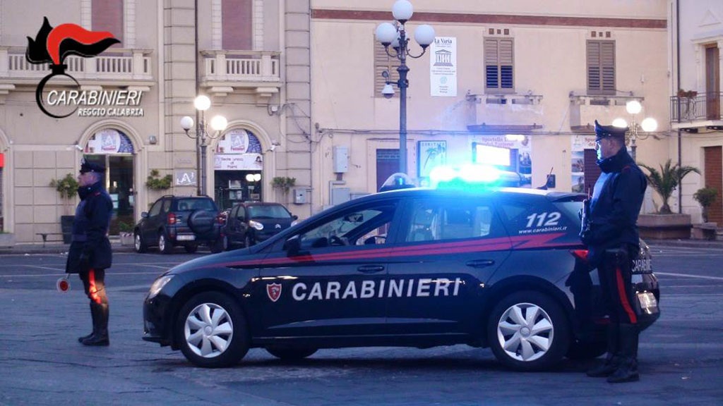 Detenzione abusiva di armi e furto energia elettrica, un arresto a Palmi