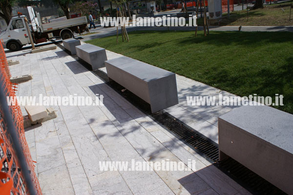 panche-piazza-mazzini-scolo-acque.jpg