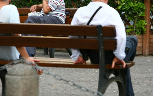 Sorpresi a conversare su panchina nonostante disposizioni decreto Coronavirus, 6 denunce nel cosentino